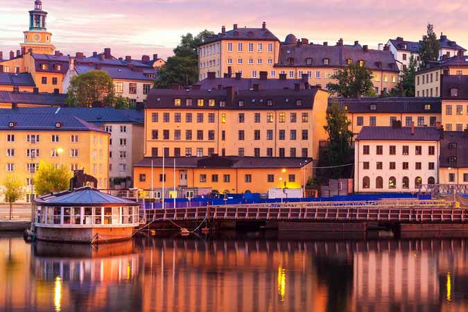 Utsikt över Södermalm i fint solnedgångsljus.